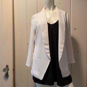 H&M 3/4 sleeve white crepe blazer size 8